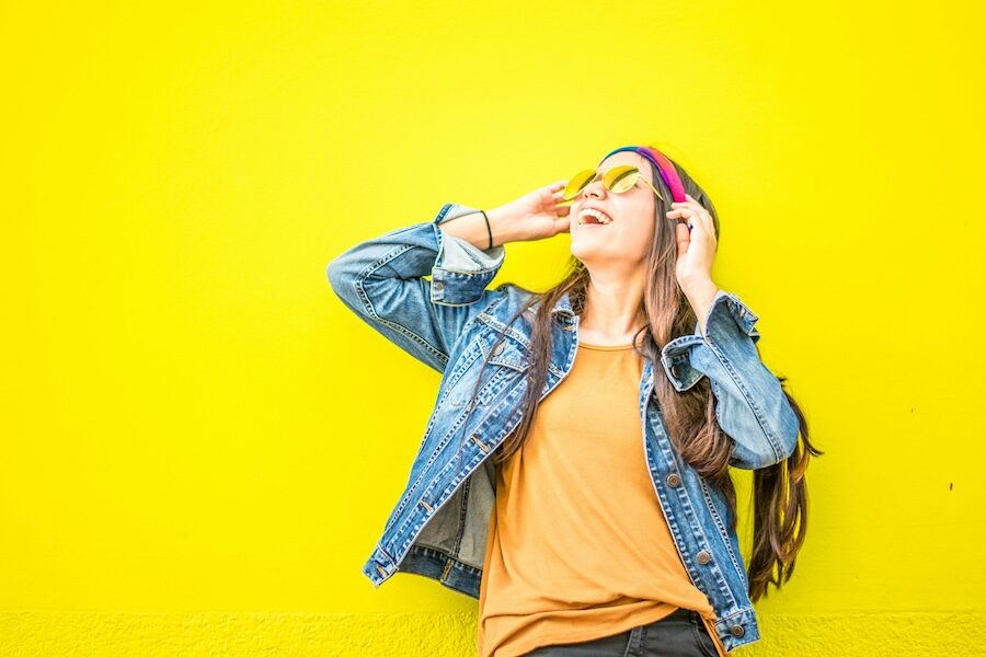 smile look up sunglasses laugh yellow